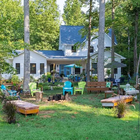 Charming Charlottesville Apt With Outdoor Space!